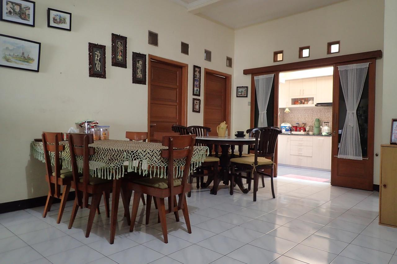 Hotel Zenrra House Bandung Exterior foto