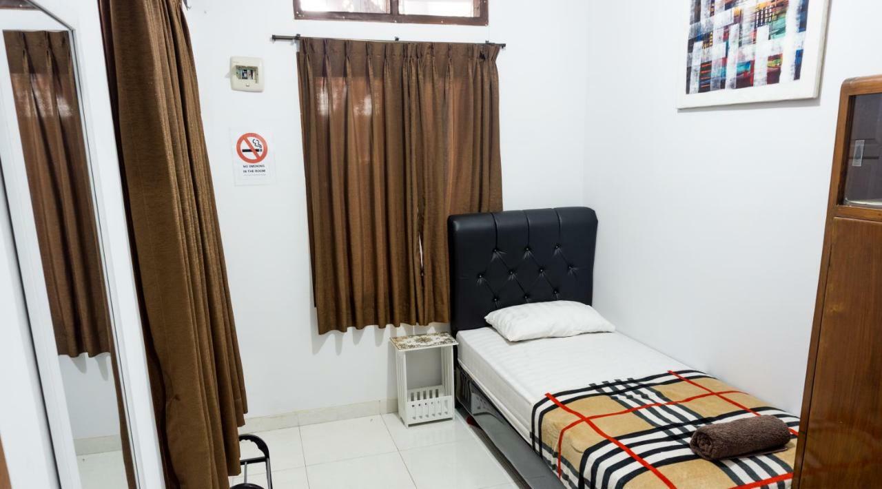 Hotel Zenrra House Bandung Exterior foto